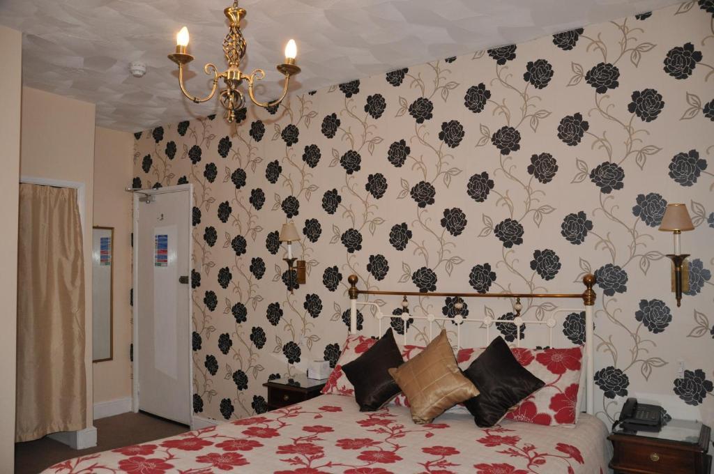 Adelaide House Otel Luton  Oda fotoğraf