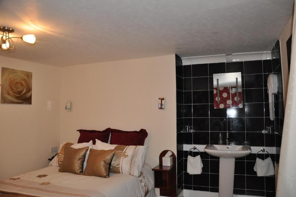 Adelaide House Otel Luton  Oda fotoğraf