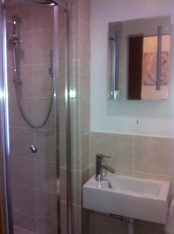 Adelaide House Otel Luton  Oda fotoğraf